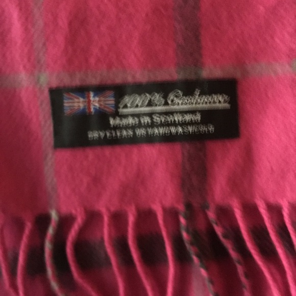 Cashmere fushia and black window pane scarf - Picture 3 of 3